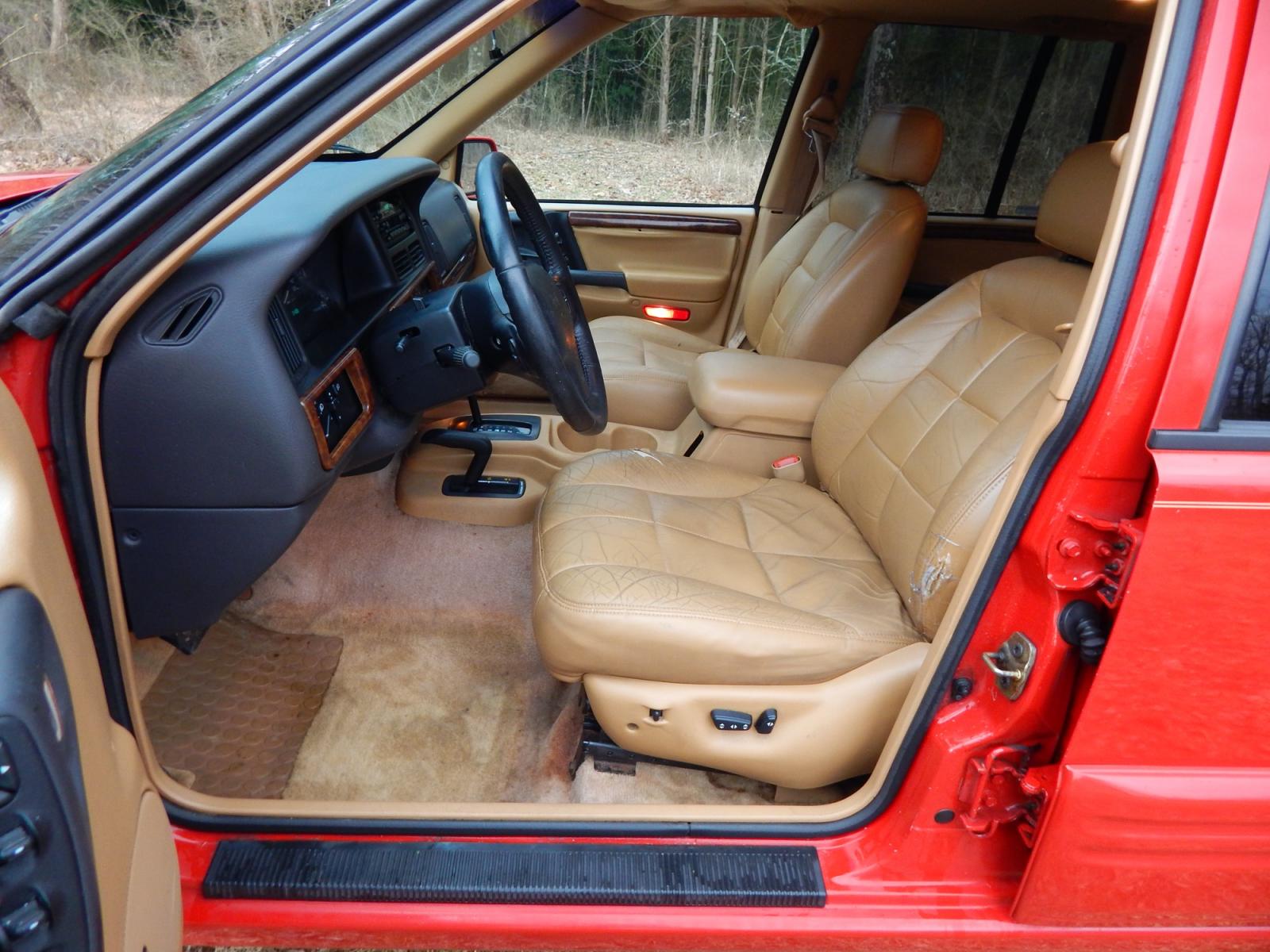 1996 RED /Tan Leather Jeep Grand Cherokee Limited 4WD (1J4GZ78Y6TC) with an 5.2L V8 OHV 16V engine, 4-Speed Automatic Overdrive transmission, located at 6528 Lower York Road, New Hope, PA, 18938, (215) 862-9555, 40.358707, -74.977882 - Here we have a 1996 Jeep Grand Cherokee with a 5.2L V8 putting power to a 4x4 automatic transmission. Options include: tan leather with wood trim, heat/AC, AM/FM/CD/TAPE radio, tilt steering wheel, cruise control, heated front seat, moon roof, power windows/locks/mirrors, roof rack, fog lights, tow - Photo #9